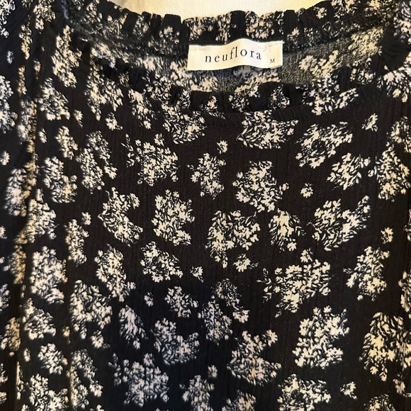 Neuflora Black and White Floral Dress: Size M - Picture 3 of 4
